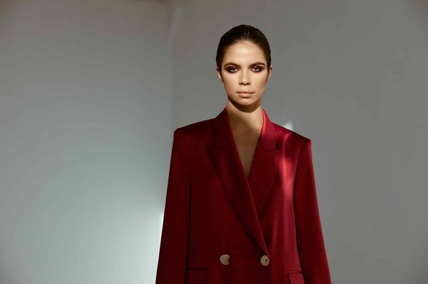 Comment incorporer des bottines à talon aiguille dans un style de tous les jours?